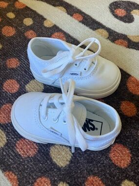 Vans Kids Aunthentic Canvas Sneaker - White